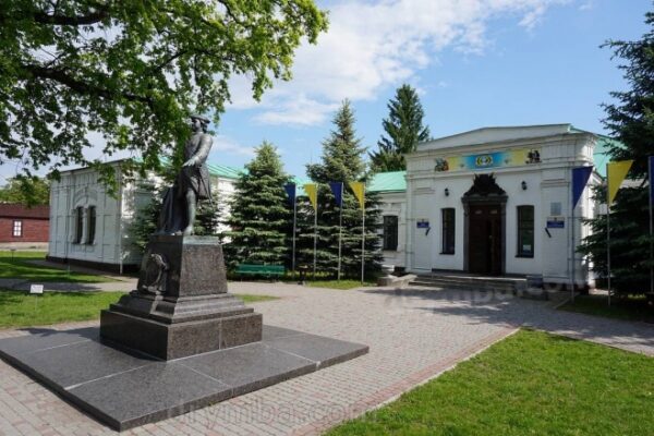 Геть так звану «славу русского оружія» та згадки про росімператорів! Музей Полтавської битви деколонізація імператор пьотр І Луцьк