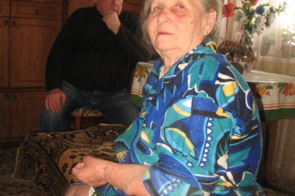 Дівочу хату і з неба видно