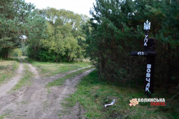 Мала криївка, а на видноті!
