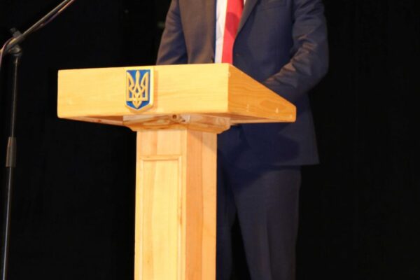 «Навчитися працювати без адміністрацій»