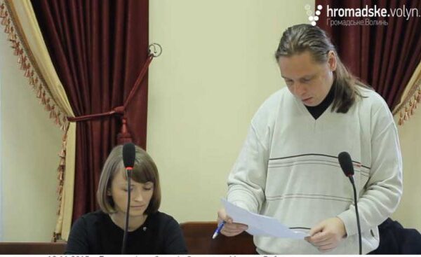 А «третя сила» – збоку?