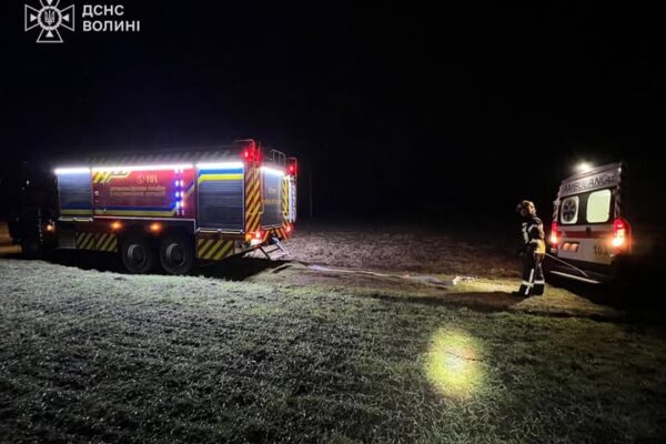 Рятувальники відбуксирували карету “швидкої” з бездоріжжя