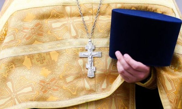 Уряд забронював священників
