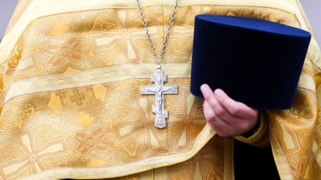 Уряд забронював священників