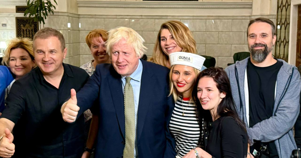 Кіно Потяг у 31 грудня Боріс Джонсон