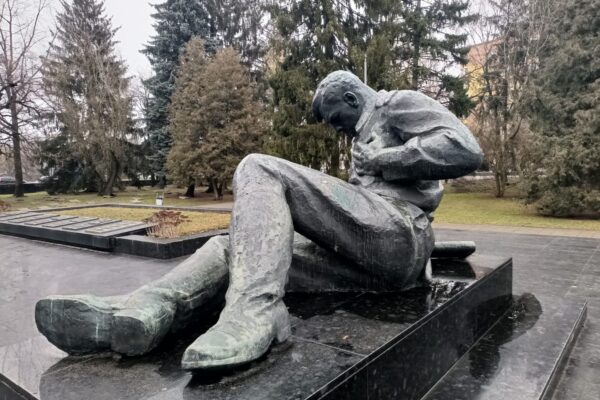 Меморіал Вічна слава перепоховання декомунізація Луцьк