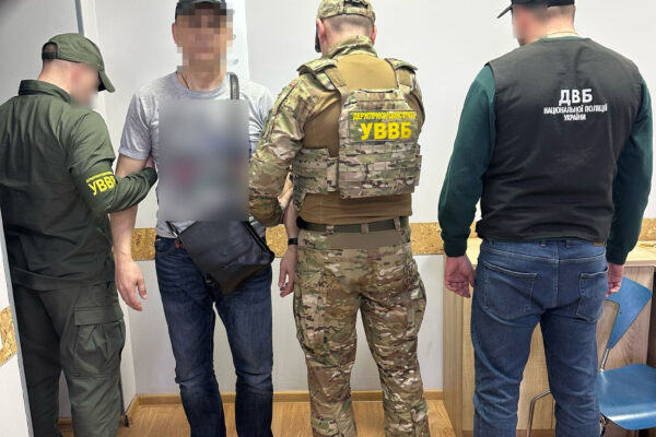 чоловік намагався підкупити прикордонника