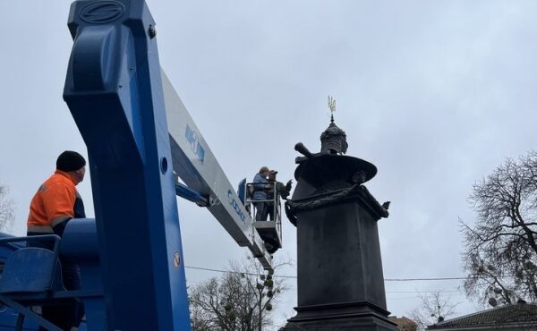 Полтава демонтаж пам'ятника петру першому