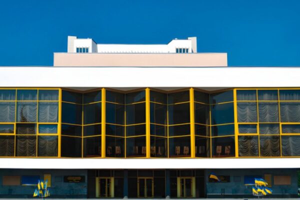 У Луцьку відбудеться абсурдна трагікомедія “Кароль” Луцький театр