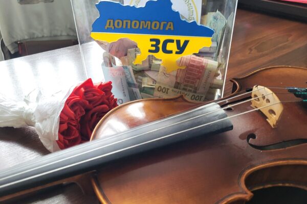 Ковельська школа мистецтв передала кошти, зібрані під час благодійних концертів, на авто для військових Ковельська школа мистецтв передала кошти, зібрані під час благодійних концертів, на авто для військових