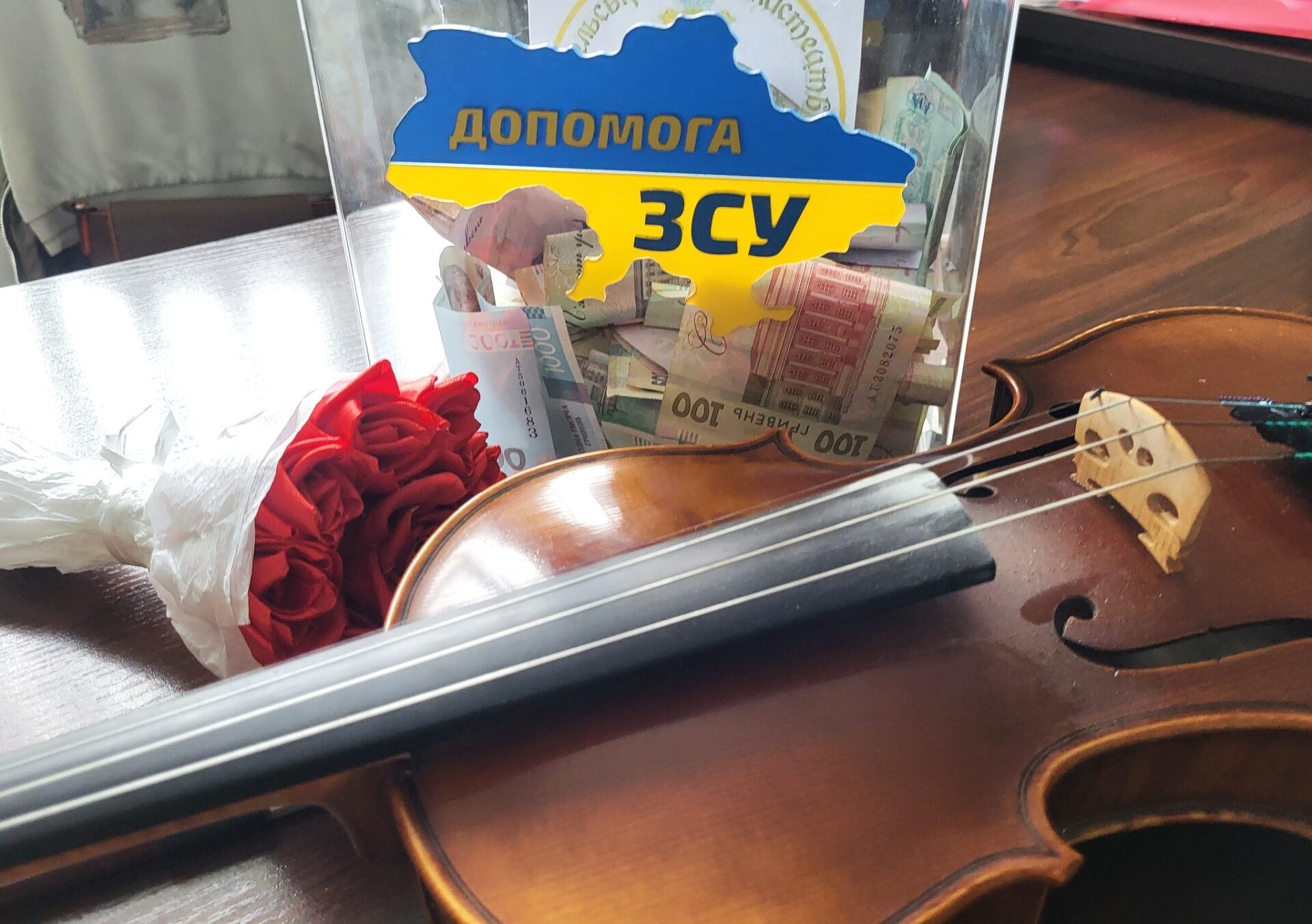 Ковельська школа мистецтв передала кошти, зібрані під час благодійних концертів, на авто для військових 