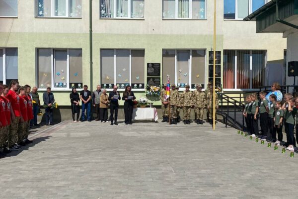 У селі на Волині відкрили меморіальні дошки на честь полеглих у війні воїнів У Гіркій Полонці відкрили меморіальні дошки на честь полеглих у війні воїнів