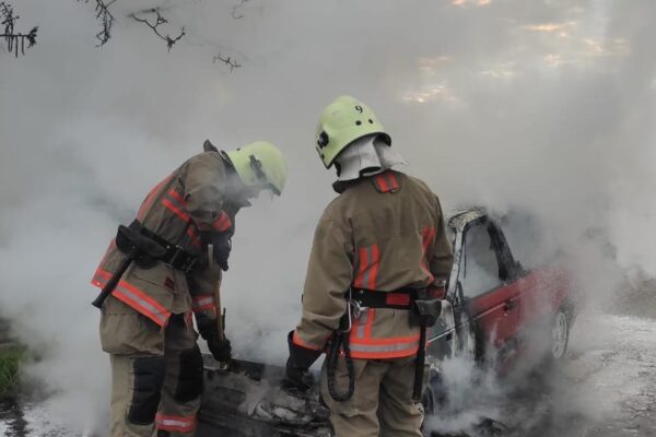 У Луцькому районі горів легковик ліквідація пожежі в легковому автомобілі