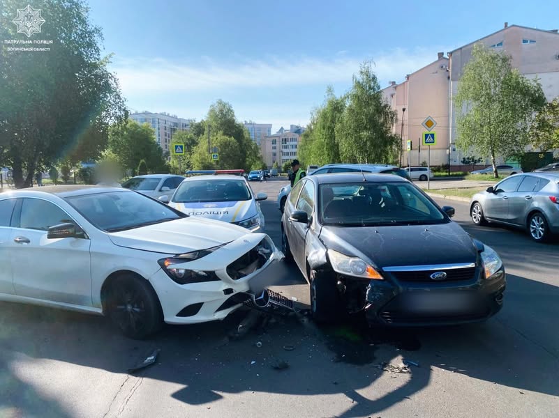 ДТП за участю двох автомобілів у Луцьку
