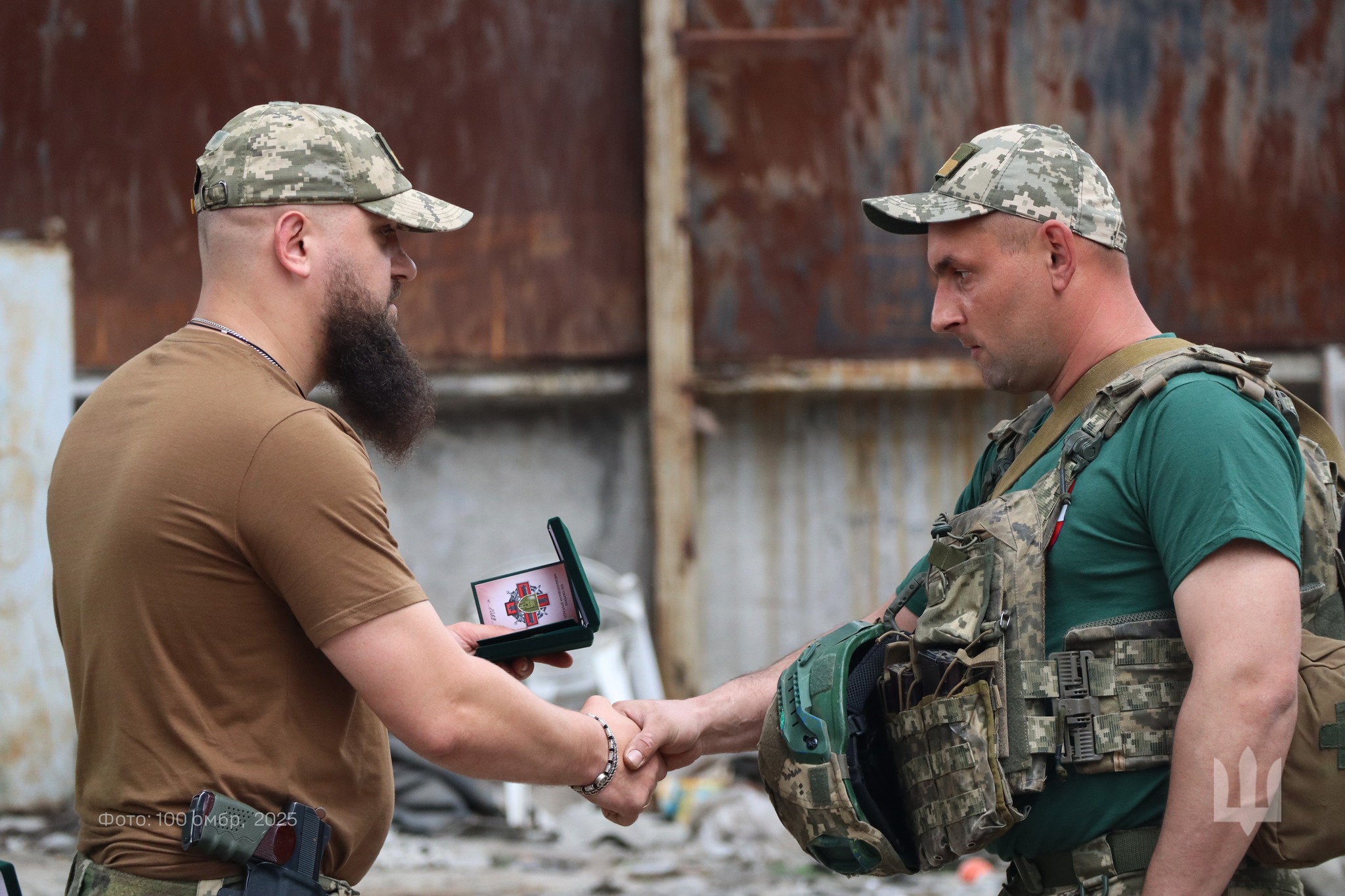 До Дня піхоти Збройних Сил України у підрозділах 100 омбр нагородили бійців державними та відомчими нагородами.