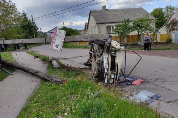 у Нововолинську п'яний водій зніс електроопору