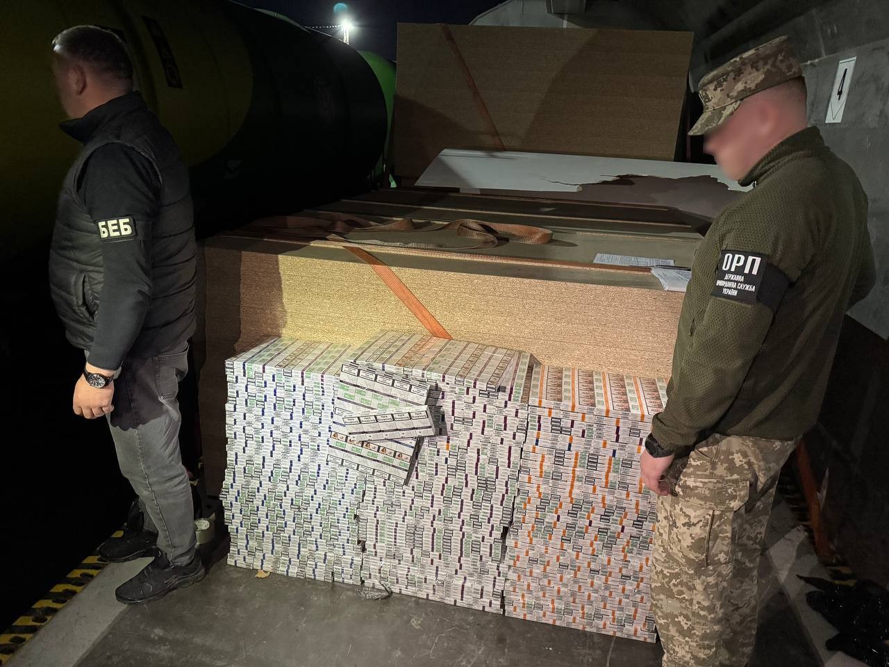 Вагон контрабанда сигарети Ягодин ДПСУ