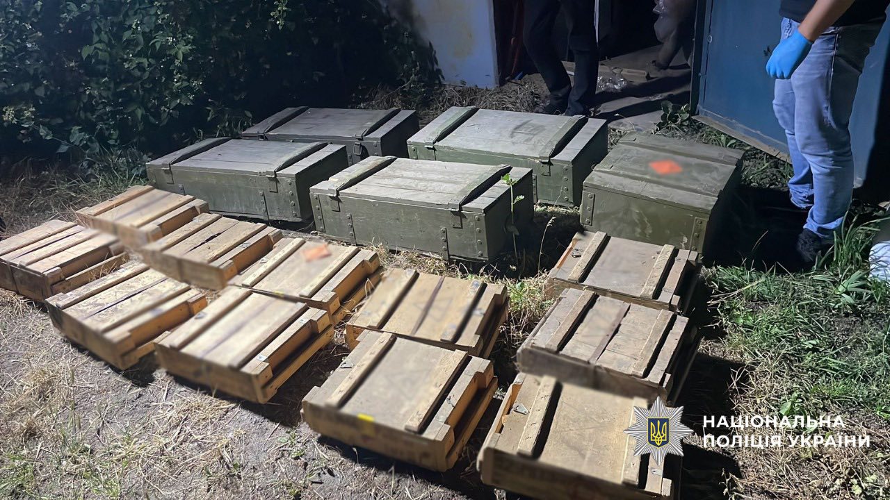 Незаконна зброя і боєприпаси 500 обшуків