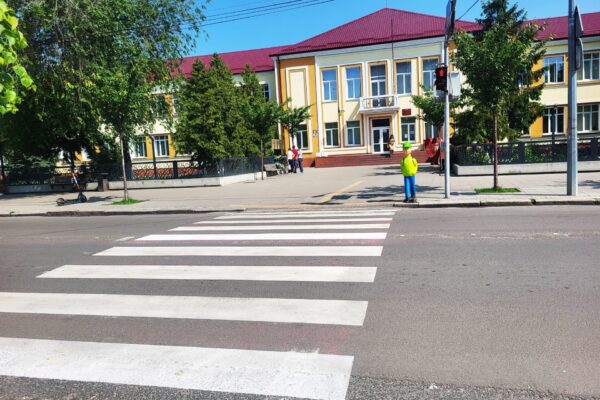 У Ковелі наносять нову дорожню розмітку У Ковелі наносять нову дорожню розмітку