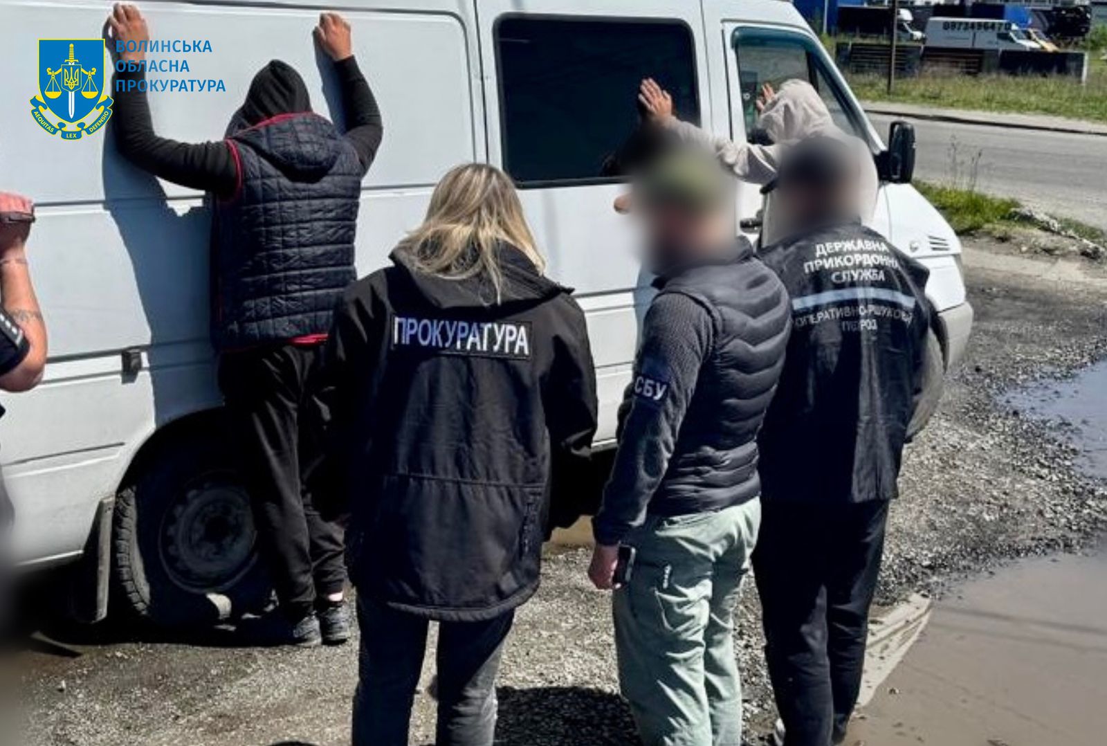 За процесуального керівництва прокурорів Володимирської окружної прокуратури двом жителям Рівненської області повідомлено про підозру в незаконному переправленні осіб через державний кордон України з корисливих мотивів за попередньою змовою групою осіб