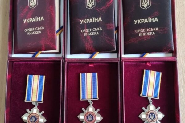 У Ратному рідним вручили посмертні нагороди полеглих захисників У Ратному рідним вручили посмертні нагороди полеглих захисників