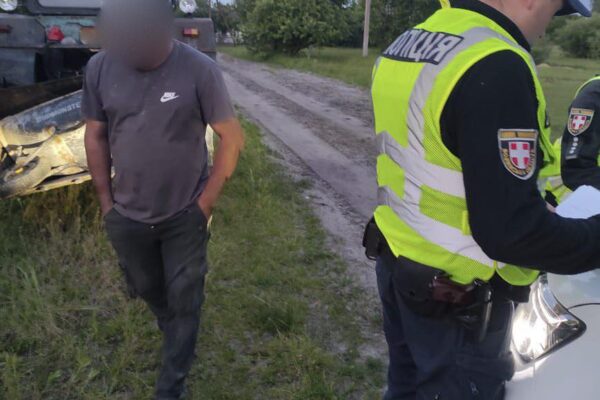 Волинянин сів п’яним за кермо трактора Волинянин сів п'яним за кермо трактора
