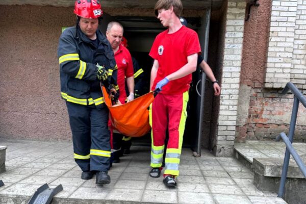 У Луцьку чоловік тривалий час не виходив на зв’язок: на допомогу прийшли рятувальники У Луцьку чоловік тривалий час не виходив на зв'язок: на допомогу прийшли рятувальники