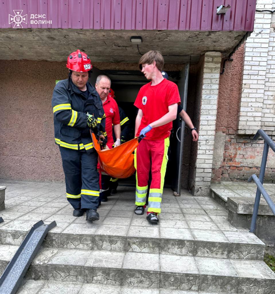 У Луцьку чоловік тривалий час не виходив на зв'язок: на допомогу прийшли рятувальники 