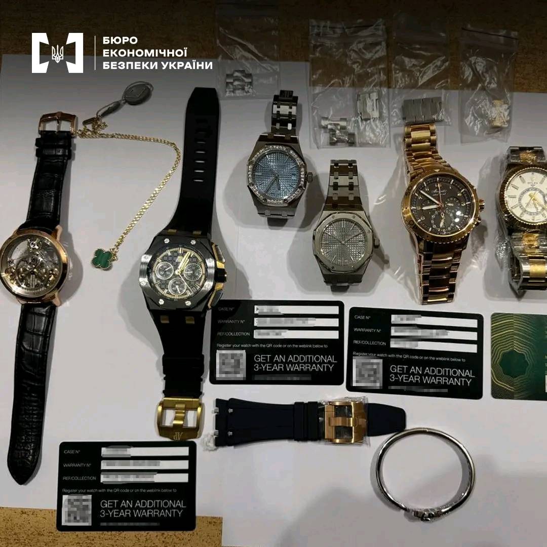 У контрабандистів вилучили годинники та ювелірні вироби вартістю понад 12 млн грн 