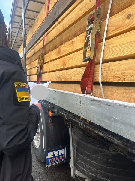 На посту Ягодин зупинили протиправний експорт соснових пиломатеріалів 