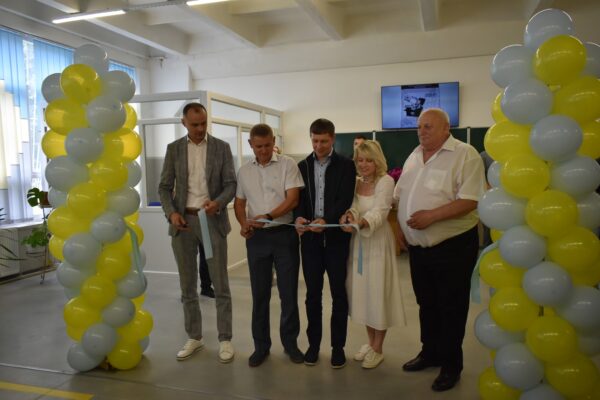 На Волині відкрили навчально-практичний центр «Сучасних технологій обробки матеріалів» На Волині відкрили навчально-практичний центр «Сучасних технологій обробки матеріалів»