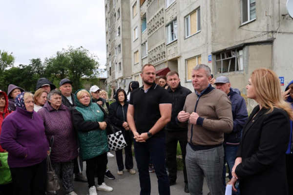 Мер Луцька знову зустрівся із мешканцями постраждалих будинків