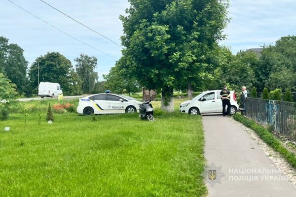 У Луцькому районі легковик зіткнувся із електроскутером: є постраждалі 