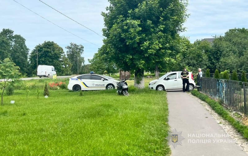 У Луцькому районі легковик зіткнувся із електроскутером: є постраждалі 