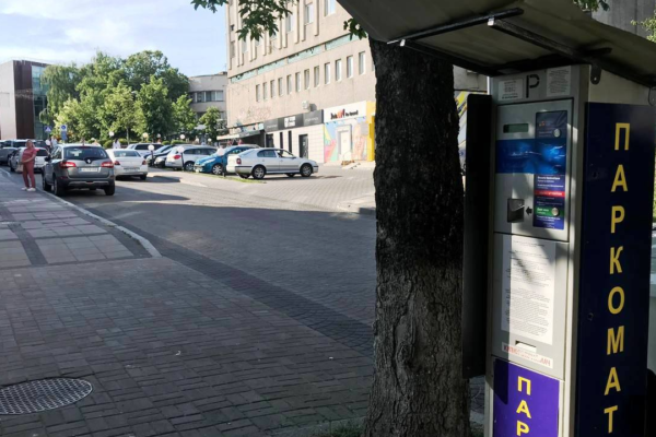 Встановлено нові тарифи для платного паркування на вулицях Кривий Вал та Карпенка-Карого Встановлено нові тарифи для платного паркування на вулицях Кривий Вал та Карпенка-Карого
