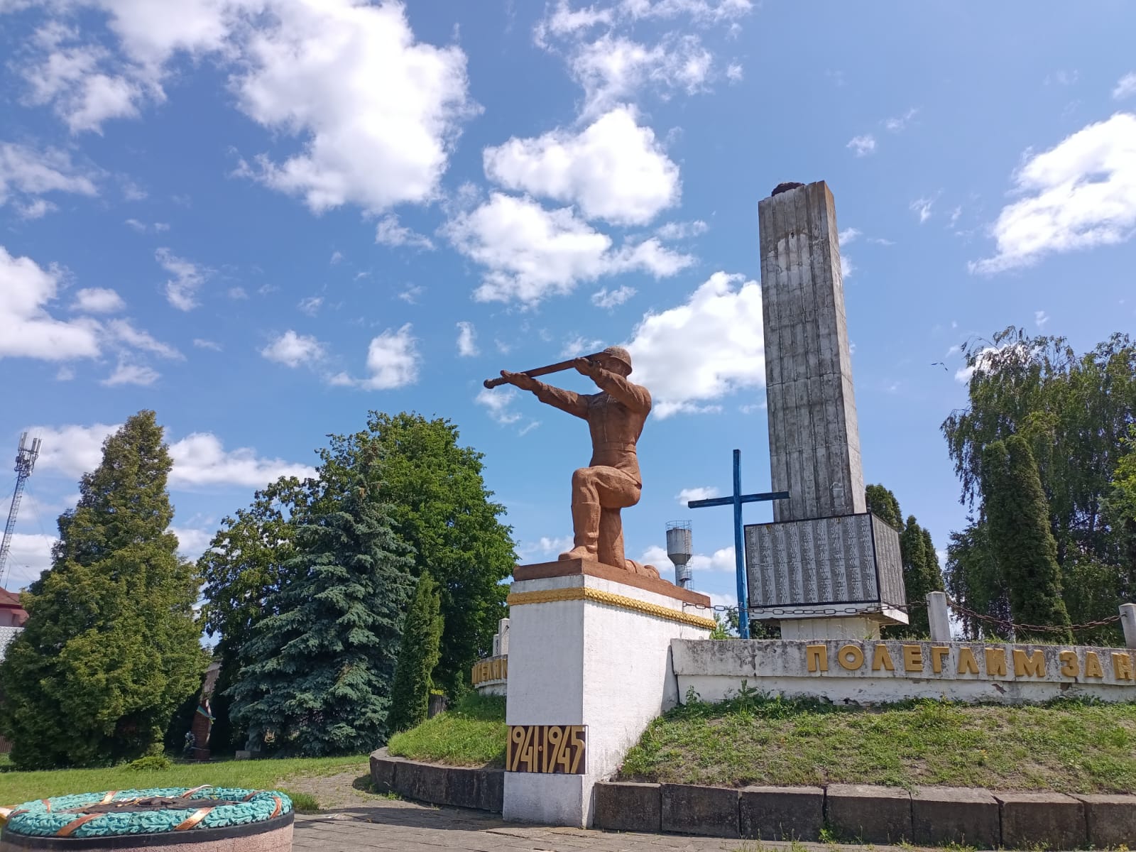 Турійськ пам'ятник червоним окупантам