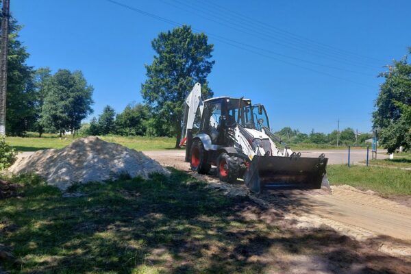 У громаді на Волині розпочали роботи з облаштування «Алеї Слави» У громаді на Волині розпочали роботи з облаштування «Алеї Слави»