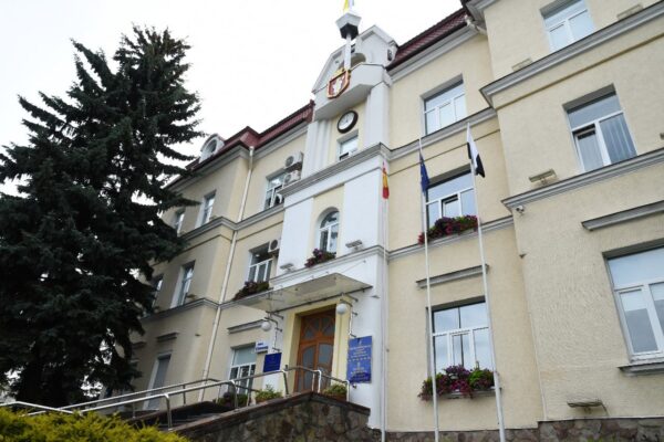 На будівлі Луцької міської ради встановили Прапор Надії 