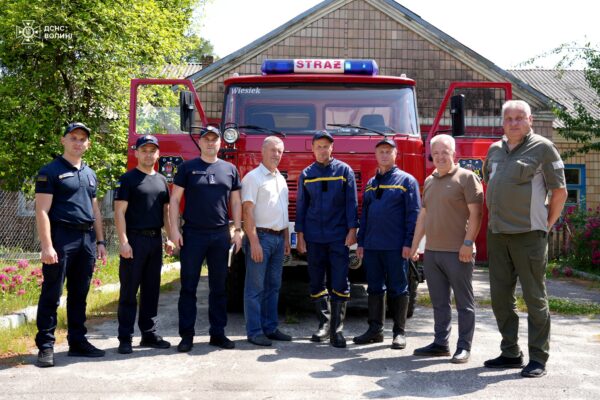 Цуманська громада отримала пожежний автомобіль від благодійників з Польщі Цуманська громада отримала пожежний автомобіль від благодійників з Польщі