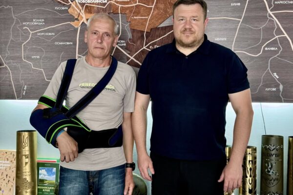 Нововолинський міський голова зустрівся зі звільненим з полону волинянином