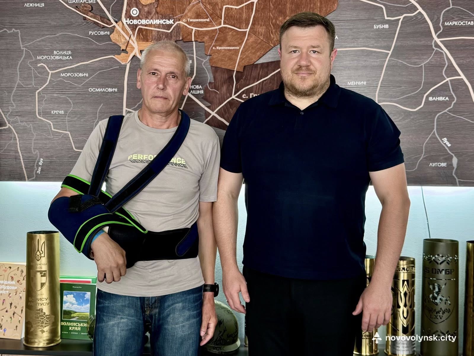 Нововолинський міський голова зустрівся зі звільненим з полону волинянином