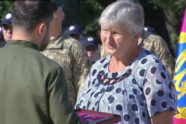 Родині загиблого Героя з Камінь-Каширщини Президент вручив «Золоту Зірку» 