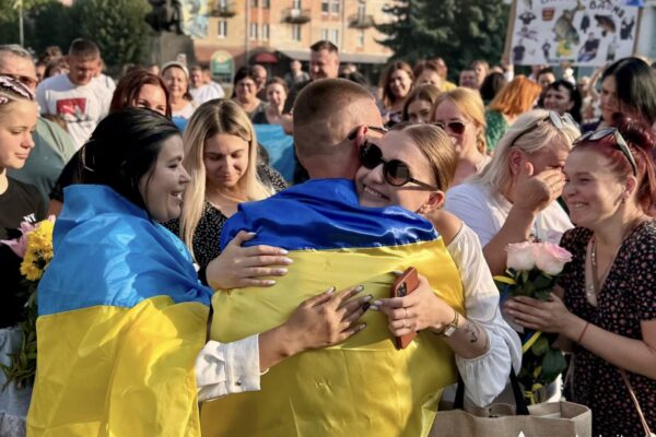 У Нововолинську зустріли звільненого з полону Олега Карпюка  