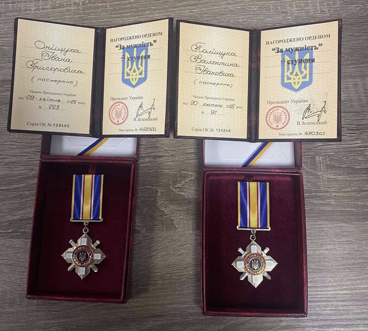 Рідним загиблих воїнів вручили їхні посмертні нагороди 