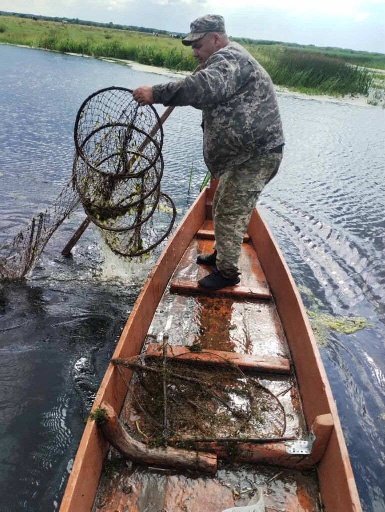 На Волині на території національного парку вилучили браконьєрські снасті
