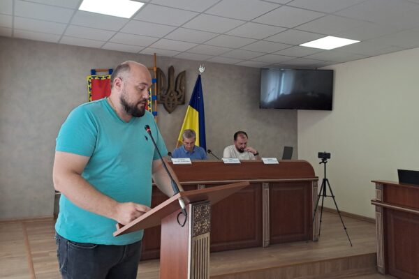 Позачергове засідання Ковельської міської ради, де ухвалили рішення про інвестиційний конкурс на будівництво житла для родин військових