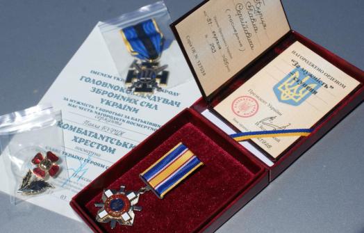 Родині загиблого воїна з Рожища вручили його посмертні державні нагороди 