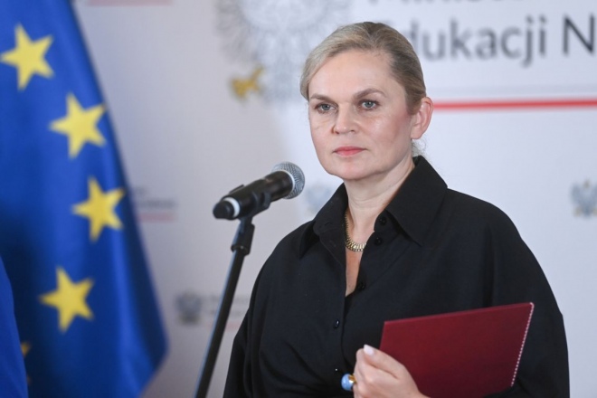 Міністр освіти Польщі Новацька вимагає переписати українські підручники історії