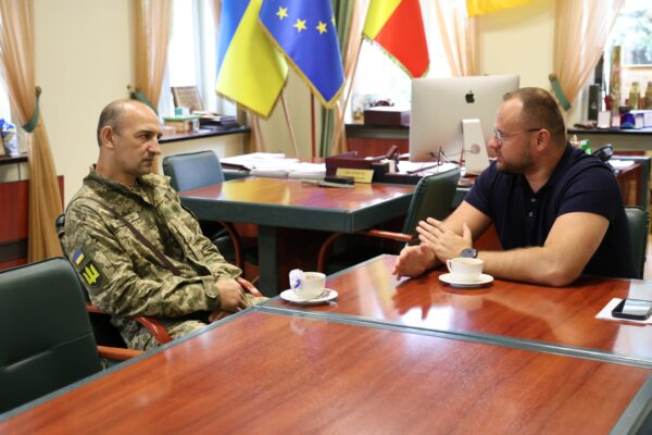Колишні військовополонені прийшли в кабінет луцького мера Ігор Поліщук зцстріч із військовополоненими Луцьк