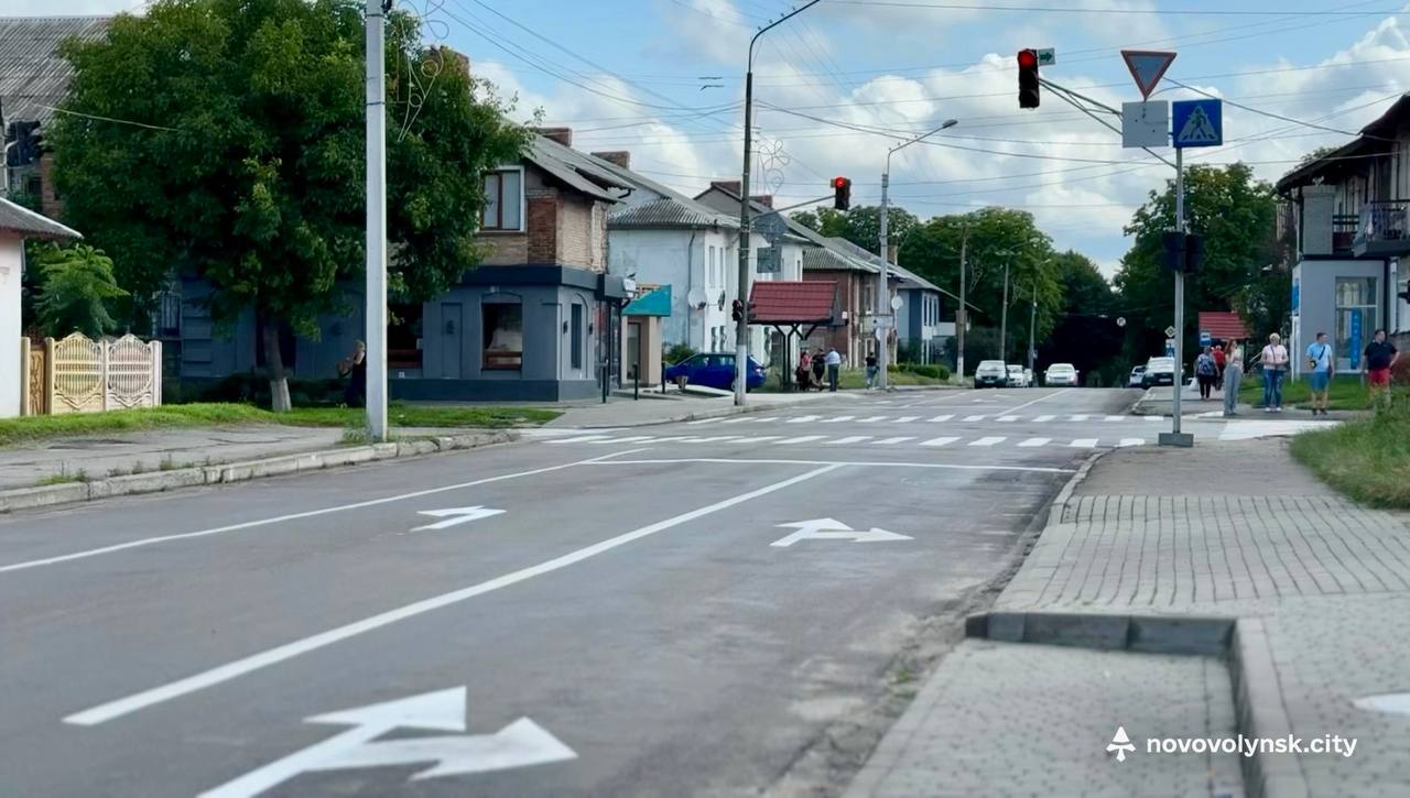 У Нововолинську триває процес нанесення дорожньої розмітки 